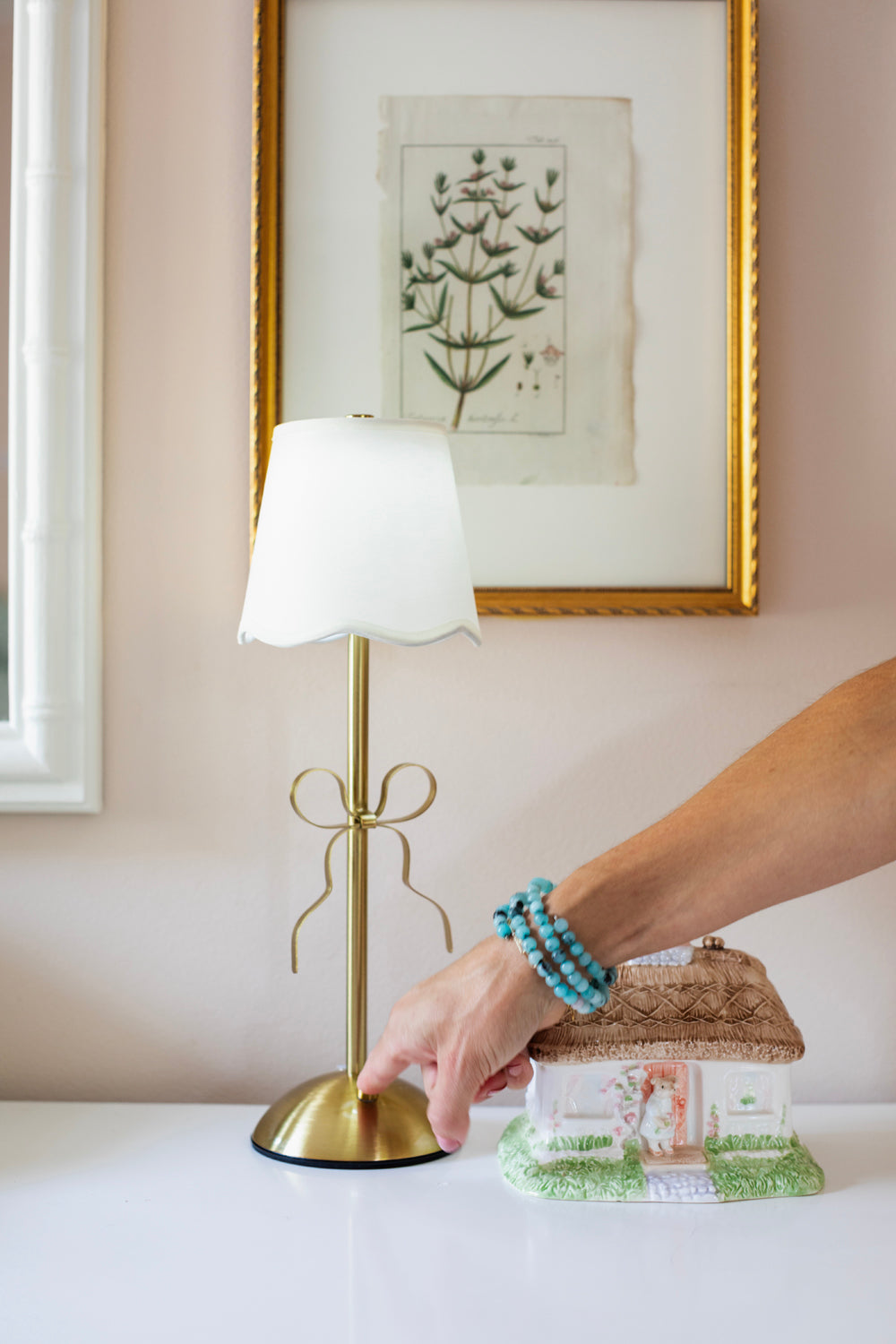 Cordless Gold Bow Table Lamp