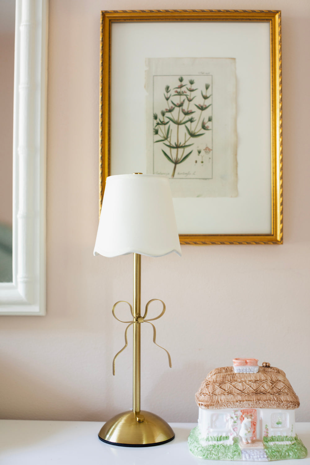 Cordless Gold Bow Table Lamp